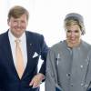 Le roi Willem-Alexander et la reine Maxima des Pays-Bas visitent le centre médical "Valley Center" à Erlangen. Le 14 avril 2016.  King Willem-Alexander and Queen Maxima of The Netherlands visits Siemens Healthcare where they get explanation about an MRI system and visit the production hall in Erlangen, Germany, 14 April 2016. The King and the Queen visit the state Bavaria in Germany 13 and 14 april.14/04/2016 - Erlangen