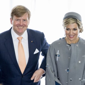 Le roi Willem-Alexander et la reine Maxima des Pays-Bas visitent le centre médical "Valley Center" à Erlangen. Le 14 avril 2016.  King Willem-Alexander and Queen Maxima of The Netherlands visits Siemens Healthcare where they get explanation about an MRI system and visit the production hall in Erlangen, Germany, 14 April 2016. The King and the Queen visit the state Bavaria in Germany 13 and 14 april.14/04/2016 - Erlangen