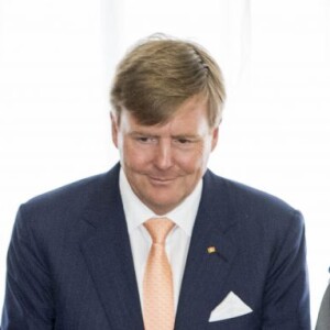 Le roi Willem-Alexander et la reine Maxima des Pays-Bas visitent le centre médical "Valley Center" à Erlangen. Le 14 avril 2016.  King Willem-Alexander and Queen Maxima of The Netherlands visits Siemens Healthcare where they get explanation about an MRI system and visit the production hall in Erlangen, Germany, 14 April 2016. The King and the Queen visit the state Bavaria in Germany 13 and 14 april.14/04/2016 - Erlangen