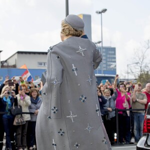 Le roi Willem-Alexander et la reine Maxima des Pays-Bas visitent le centre médical "Valley Center" à Erlangen. Le 14 avril 2016.  King Willem-Alexander and Queen Maxima of The Netherlands visits Siemens Healthcare where they get explanation about an MRI system and visit the production hall in Erlangen, Germany, 14 April 2016. The King and the Queen visit the state Bavaria in Germany 13 and 14 april.14/04/2016 - Erlangen