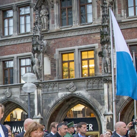 Le roi Willem-Alexander et la reine Maxima des Pays-Bas sont reçus par le maire de Munich Dieter Reiter et sa femme Petra à l'Hôtel de Ville de Munich, à l'occasion de leur voyage officiel en Bavière. Le 13 avril 2016.