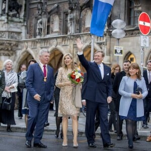 Le roi Willem-Alexander et la reine Maxima des Pays-Bas sont reçus par le maire de Munich Dieter Reiter et sa femme Petra à l'Hôtel de Ville de Munich, à l'occasion de leur voyage officiel en Bavière. Le 13 avril 2016.