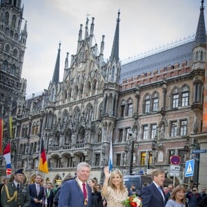 Le roi Willem-Alexander et la reine Maxima des Pays-Bas sont reçus par le maire de Munich Dieter Reiter et sa femme Petra à l'Hôtel de Ville de Munich, à l'occasion de leur voyage officiel en Bavière. Le 13 avril 2016.