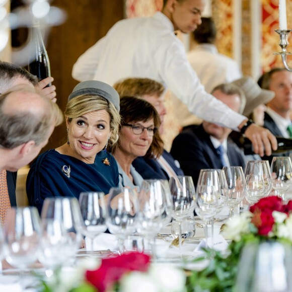 Le roi Willem-Alexander et la reine Maxima des Pays-Bas déjeunent au musée Tucherschloss de Nuremberg le 14 avril 2016. 14/04/2016 - Nuremberg