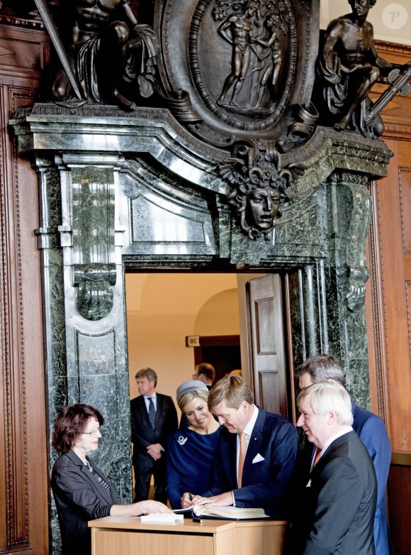 Le roi Willem-Alexander et la reine Maxima des Pays-Bas visitent le palais de justice de Nuremberg le 14 avril 2016. 14/04/2016 - Nuremberg