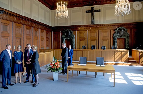 Le roi Willem-Alexander et la reine Maxima des Pays-Bas visitent le palais de justice de Nuremberg le 14 avril 2016. 14/04/2016 - Nuremberg