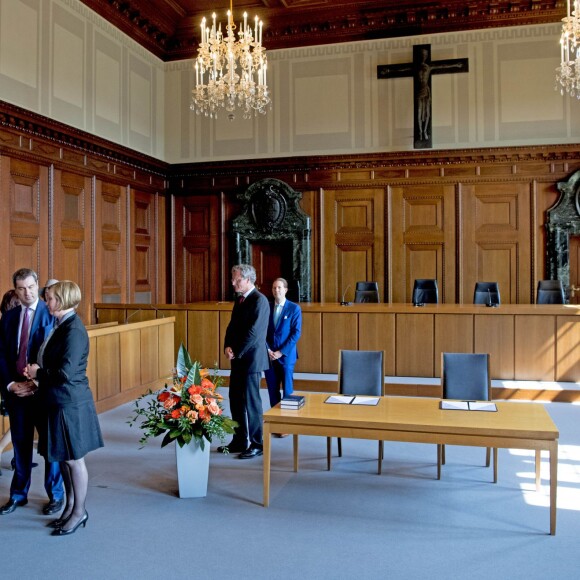 Le roi Willem-Alexander et la reine Maxima des Pays-Bas visitent le palais de justice de Nuremberg le 14 avril 2016. 14/04/2016 - Nuremberg