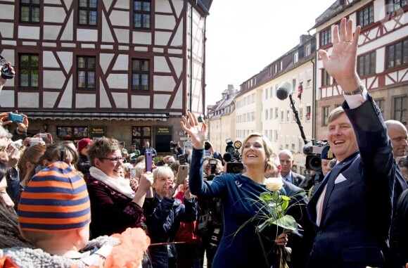 Le roi Willem-Alexander et la reine Maxima des Pays-Bas visitent la maison de l'artiste Albrecht Dürer à Nuremberg, le 14 avril 2016.14/04/2016 - Nuremberg
