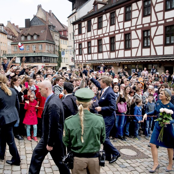 Le roi Willem-Alexander et la reine Maxima des Pays-Bas visitent la maison de l'artiste Albrecht Dürer à Nuremberg, le 14 avril 2016.14/04/2016 - Nuremberg