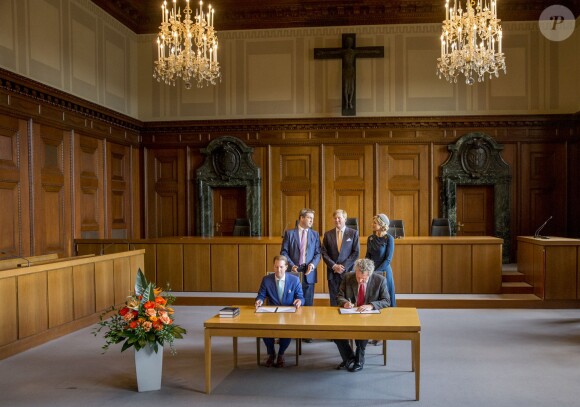 Le roi Willem-Alexander et la reine Maxima des Pays-Bas visitent le palais de justice de Nuremberg, à l'occasion de leur voyage en Bavière. Le 14 avril 2016  King Willem-Alexander and Queen Maxima of The Netherlands visits the palace of justice in Nurnberg, Germany 14 April 2016. The King and the Queen visit the state Bavaria in Germany 13 and 14 april.14/04/2016 - Nuremberg