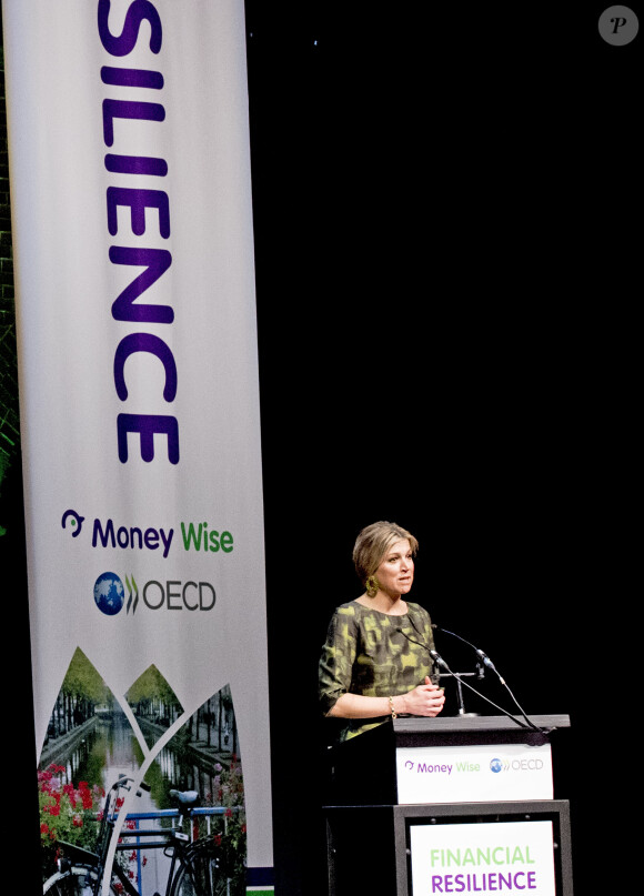 La reine Maxima des Pays-Bas prononce un discours à l'ouverture du colloque mondial sur la résilience financière de l'OCDE à Amsterdam. Le 20 avril 2016  20-4-2016 AMSTERDAM - Queen Maxima hold Wednesday, April 20 the opening speech at the two-day symposium "The Netherlands-OECD Global Symposium on Financial Resilience Throughout Life 'at the Beurs van Berlage in Amsterdam. This conference is an initiative of the International Network on Financial Education (INFE) of the Organisation for Economic Co-operation and Development (OECD) and platform Wiser in money matters20/04/2016 - Amsterdam
