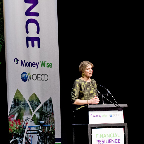 La reine Maxima des Pays-Bas prononce un discours à l'ouverture du colloque mondial sur la résilience financière de l'OCDE à Amsterdam. Le 20 avril 2016  20-4-2016 AMSTERDAM - Queen Maxima hold Wednesday, April 20 the opening speech at the two-day symposium "The Netherlands-OECD Global Symposium on Financial Resilience Throughout Life 'at the Beurs van Berlage in Amsterdam. This conference is an initiative of the International Network on Financial Education (INFE) of the Organisation for Economic Co-operation and Development (OECD) and platform Wiser in money matters20/04/2016 - Amsterdam