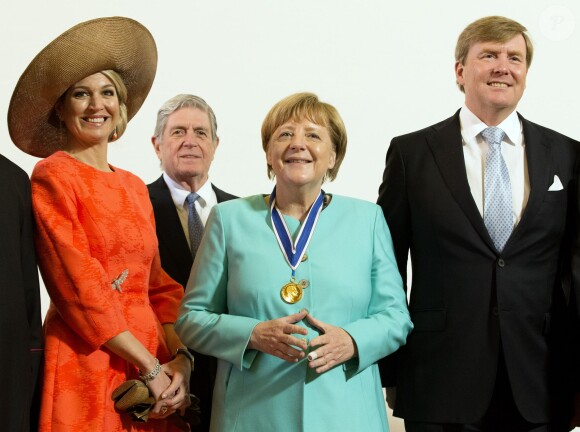 La reine Maxima des Pays-Bas, Angela Merkel et le roi Willem Alexander - Angela Merkel reçoit le prix "Four Freedoom Award" à Middelbourg le 21 avril 2016.  Middelburg, 21-04-2016 German Chancellor Angela Merkel of Germany recieven the Four Freedoms Awards 2016. The ceremony was attended by King Willem-Alexander and Queen Maxima and Princess Beatrix and Prime Minister Mark Rutte.21/04/2016 - Middelburg