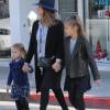 Jessica Alba et ses filles Honor et Haven sont allées au 'M Cafe' à Beverly Hills, le 28 novembre 2015