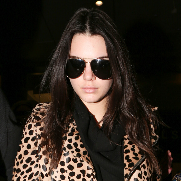 Kendall Jenner - Célébrités à L'aéroport LAX de Los Angeles le 11 Mars 2016.