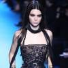 Kendall Jenner défile pour "Elie Saab", collection prêt-à-porter automne-hiver 2016-2017 à Paris le 5 march 2016.