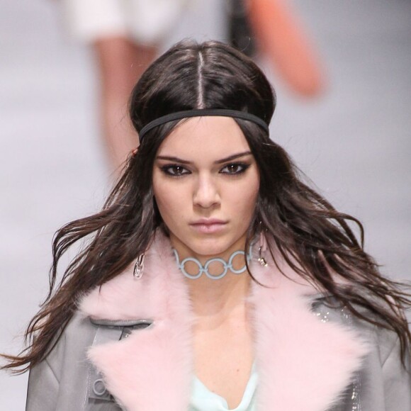 Kendall Jenner - Défilé de mode "Versace" prêt-à-porter automne-hiver 2016/2017 lors de la fashion week de Milan. Le 26 février 2016