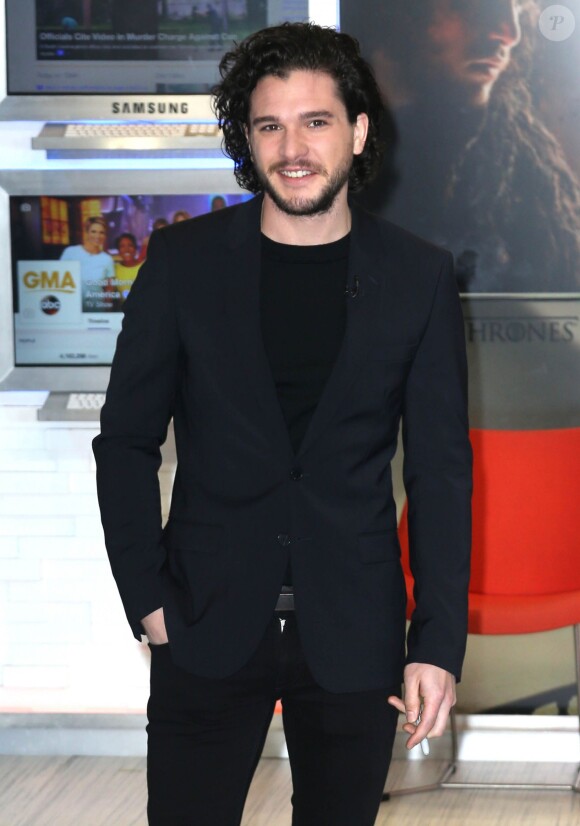 Kit Harrington participe à l'émission "Good Morning America" aux ABC Studios à New York, le 7 avril 2015.