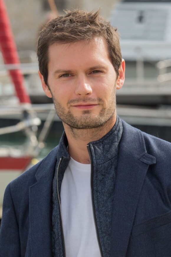 Hugo Becker - Photocall de "Au service de la France" dans le cadre du 17e festival de fiction TV de La Rochelle sur le Vieux Port à La Rochelle le 11 septembre 2015