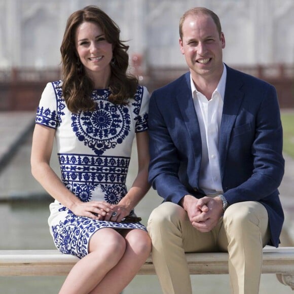 Kate Middleton et le prince William devant le Taj Mahal le dernier jour de leur visite en Inde à Agra le 16 avril 2016