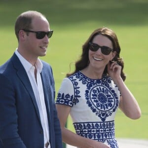 Kate Middleton et le prince William devant le Taj Mahal le dernier jour de leur visite en Inde à Agra le 16 avril 2016