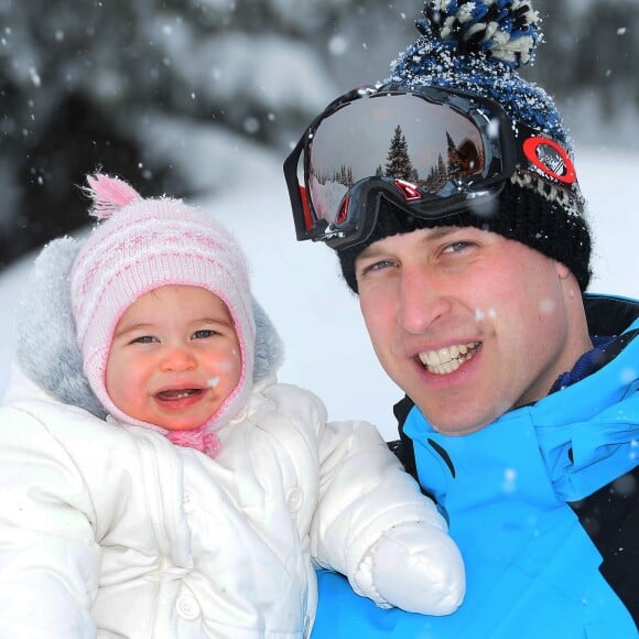 La princesse Charlotte de Cambridge et le prince William lors de leurs vacances dans les Alpes françaises le 7 mars 2016