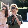 Kendall Jenner et son amie Hailey Baldwin passent chez Fred Segal à West Hollywood le 21 novembre 2015.