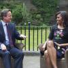 David Cameron reçoit Michelle Obama pour le thé au 10 Downing Street. Il est accompagné de son épouse Samantha Cameron.