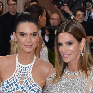 Kendall Jenner et Cindy Crawford - Met Gala 2016, vernissage de l'exposition "Manus x Machina" au Metropolitan Museum of Art à New York, le 2 mai 2016.