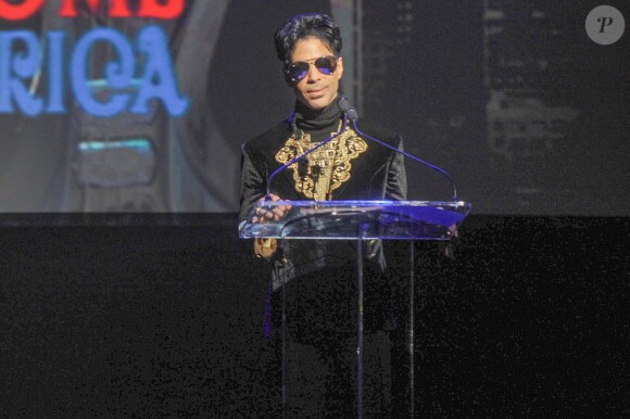Prince annonçant sa nouvelle tournée ''Welcome 2 America'' lors d'une conférence au Apollo Theater à New York le 14 octobre 2010