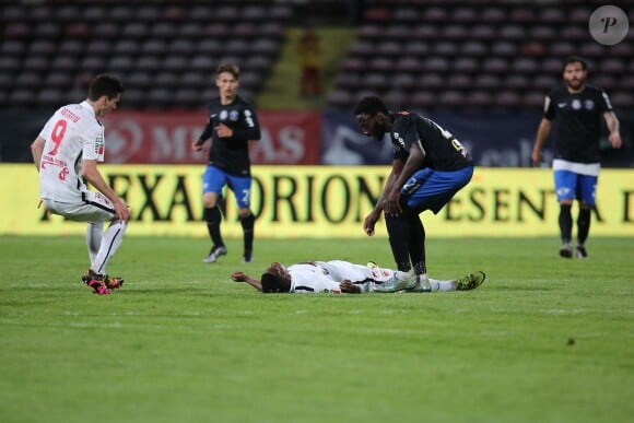 Patrick Ekeng, joueur du Dinamo Bucarest, est mort à Bucarest le 6 mai 2016 lors d'un match de football de première ligue roumaine.