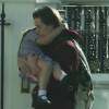 Exclusif - Brooklyn Beckham rentre à son domicile avec sa petite soeur Harper à Londres, le 20 avril 2016.