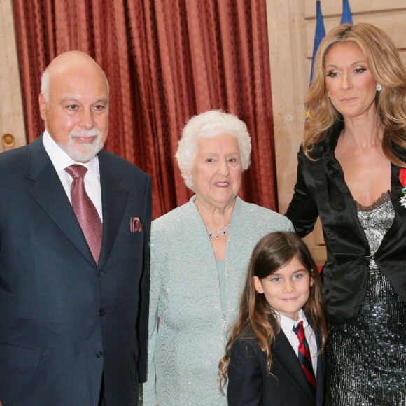 Céline Dion avec sa maman, René et René-Charles à l'Élysée, le 23 mai 2008