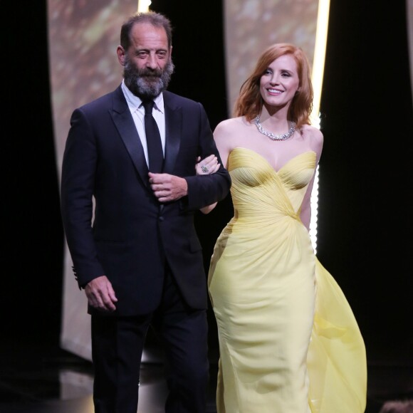 Vincent Lindon et Jessica Chastain (bijoux Piaget) - Cérémonie d'ouverture du 69ème Festival International du Film de Cannes.Le 11 mai 2016. © Borde-Jacovides-Moreau/Bestimage  Opening ceremony of the 69th Cannes International Film festival. On may 11th 201611/05/2016 - Cannes