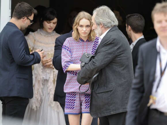 Soko, Lily-Rose Depp et Philippe, son chauffeur, garde du corps et homme de confiance au restaurant Agora lors du 69ème Festival international du film de Cannes le 13 mai 2016. © Pierre Perusseau / Bestimage