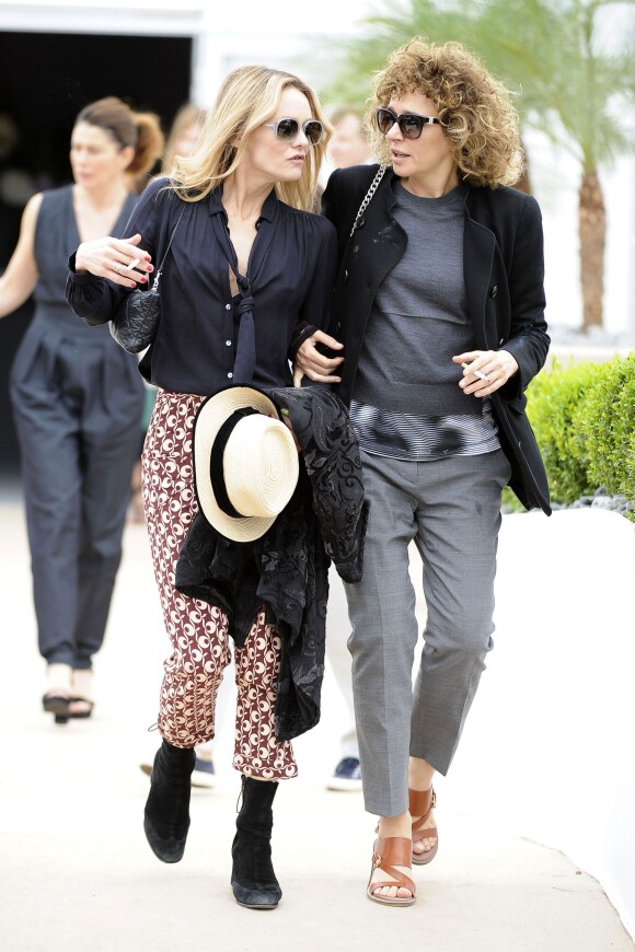 Vanessa Paradis et Valeria Golino au restaurant Agora lors du 69ème Festival international du film de Cannes le 13 mai 2016. © Pierre Perusseau / Bestimage