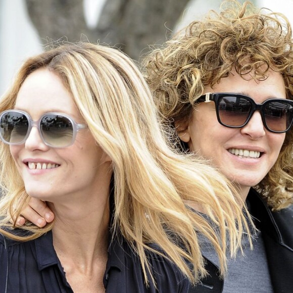 Vanessa Paradis et Valeria Golino au restaurant Agora lors du 69ème Festival international du film de Cannes le 13 mai 2016. © Pierre Perusseau / Bestimage