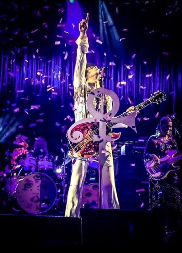 Le chanteur Prince en concert à Manchester. Le 19 mai 2014