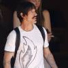 Exclusif - Le leader du groupe Red Hot Chili Peppers Anthony Kiedis quitte son hôtel à la Nouvelle-Orléans, le 24 avril 2016. © CPA/Bestimage