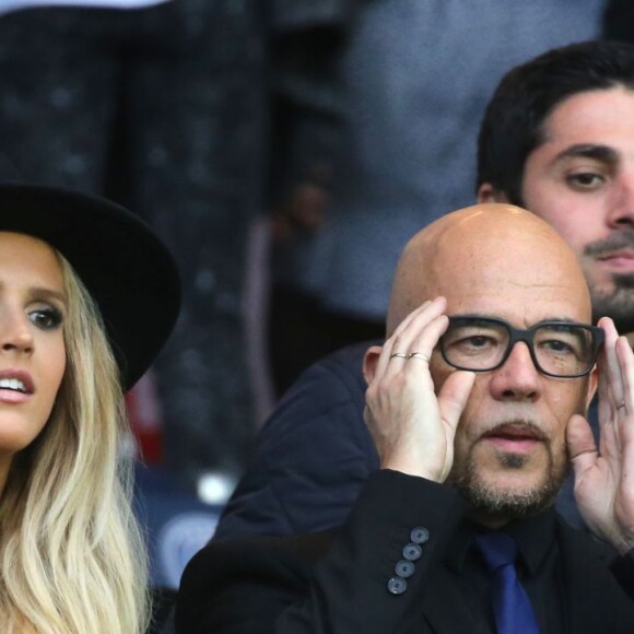 Pascal Obispo et sa femme Julie Hantson lors de PSG - Nantes au Parc des Princes le 14 mai 2016, dernier match de la saison, qui signait les adieux de Zlatan Ibrahimovic au Paris Saint-Germain et à la Ligue 1.