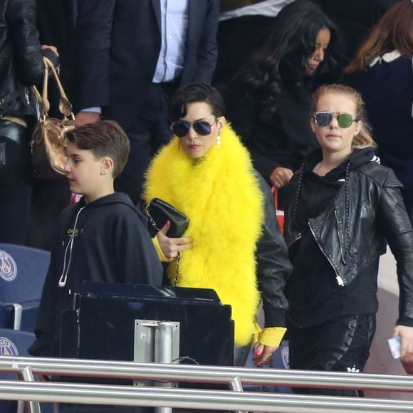 Noomi Rapace lors de PSG - Nantes au Parc des Princes le 14 mai 2016, dernier match de la saison, qui signait les adieux de Zlatan Ibrahimovic au Paris Saint-Germain et à la Ligue 1.