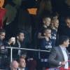 Helena Seger, épouse de Zlatan Ibrahimovic, et ses deux enfants Maximilian (cheveux longs) et Vincent (lunettes) lors de PSG - Nantes au Parc des Princes le 14 mai 2016, dernier match de la saison, qui signait les adieux de Zlatan Ibrahimovic au Paris Saint-Germain et à la Ligue 1.