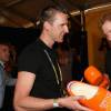 Le prince Harry et le capitaine de l'équipe des Pays-Bas Rahmon Zondervan lors d'une réception pour la fondation Invictus Games 2016 à Orlando le 9 mai 2016