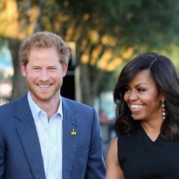 Robin Roberts, le prince Harry et Michelle Obama - Cérémonie d'ouverture des Invictus Games à Orlando. Le 8 mai 2016  Prince Harry (centre), First Lady Michelle Obama (right) and presenter Robin Roberts ahead of the Opening Ceremony of the Invictus Games Orlando 2016 at ESPN Wide World of Sports in Orlando, Florida.08/05/2016 - Orlando