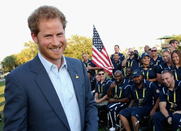 Le prince Harry - Cérémonie d'ouverture des Invictus Games à Orlando. Le 8 mai 2016  Prince Harry meets the USA Invictus Team ahead of the Opening Ceremony of the Invictus Games Orlando 2016 at ESPN Wide World of Sports in Orlando, Florida.08/05/2016 - Orlando