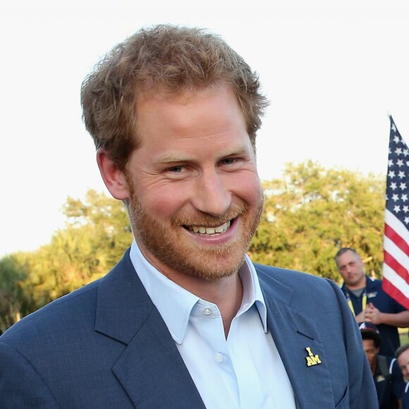 Le prince Harry - Cérémonie d'ouverture des Invictus Games à Orlando. Le 8 mai 2016  Prince Harry meets the USA Invictus Team ahead of the Opening Ceremony of the Invictus Games Orlando 2016 at ESPN Wide World of Sports in Orlando, Florida.08/05/2016 - Orlando