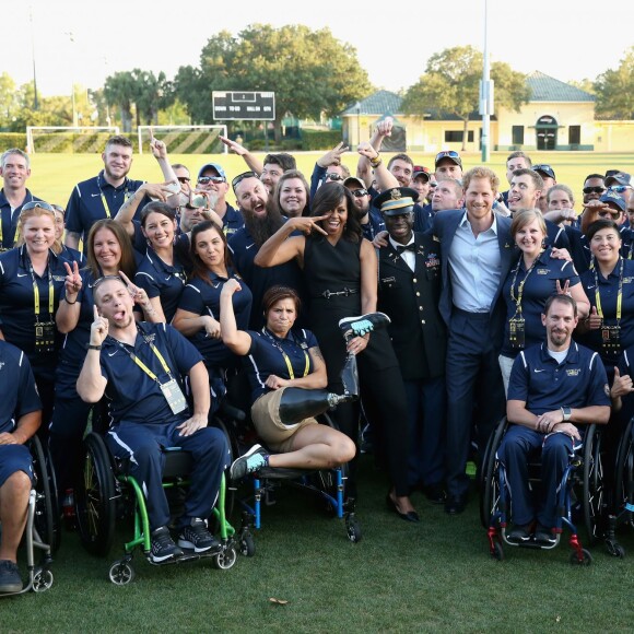 Le prince Harry et Michelle Obama - Cérémonie d'ouverture des Invictus Games à Orlando. Le 8 mai 2016  Prince Harry and First Lady Michelle Obama meet the USA Invictus Team ahead of the Opening Ceremony of the Invictus Games Orlando 2016 at ESPN Wide World of Sports in Orlando, Florida.08/05/2016 - Orlando