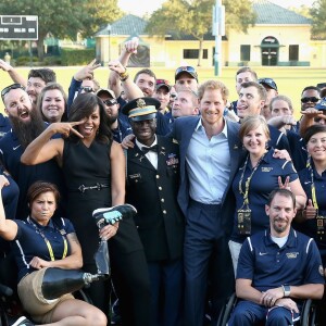 Le prince Harry et Michelle Obama - Cérémonie d'ouverture des Invictus Games à Orlando. Le 8 mai 2016  Prince Harry and First Lady Michelle Obama meet the USA Invictus Team ahead of the Opening Ceremony of the Invictus Games Orlando 2016 at ESPN Wide World of Sports in Orlando, Florida.08/05/2016 - Orlando