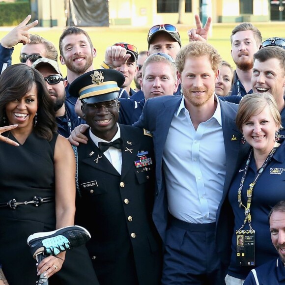 Le prince Harry et Michelle Obama - Cérémonie d'ouverture des Invictus Games à Orlando. Le 8 mai 2016  Prince Harry and First Lady Michelle Obama meet the USA Invictus Team ahead of the Opening Ceremony of the Invictus Games Orlando 2016 at ESPN Wide World of Sports in Orlando, Florida.08/05/2016 - Orlando