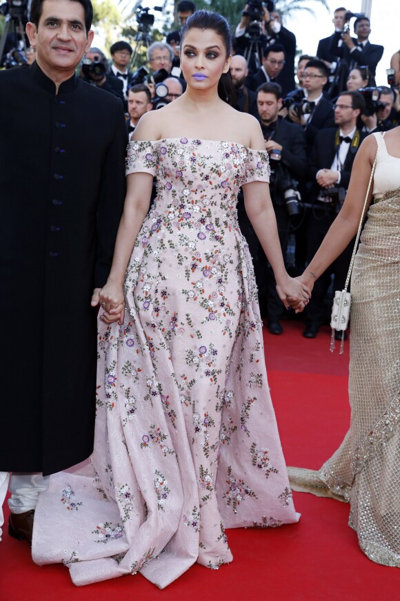 Omung Kumar, Aishwarya Rai - Montée des marches du film "Mal de pierres" lors du 69e Festival International du Film de Cannes. Le 15 mai 2016. © Borde-Jacovides-Moreau/Bestimage